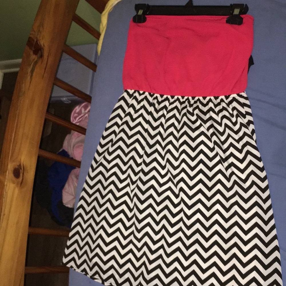 Pink chevron print strapless swimsuit cover